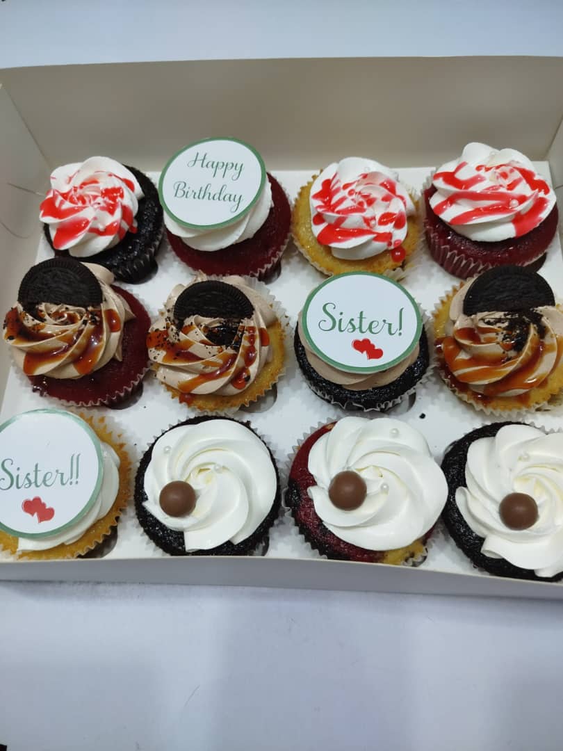 Cupcakes (Box of 12, Mixed Flavours) - design 1